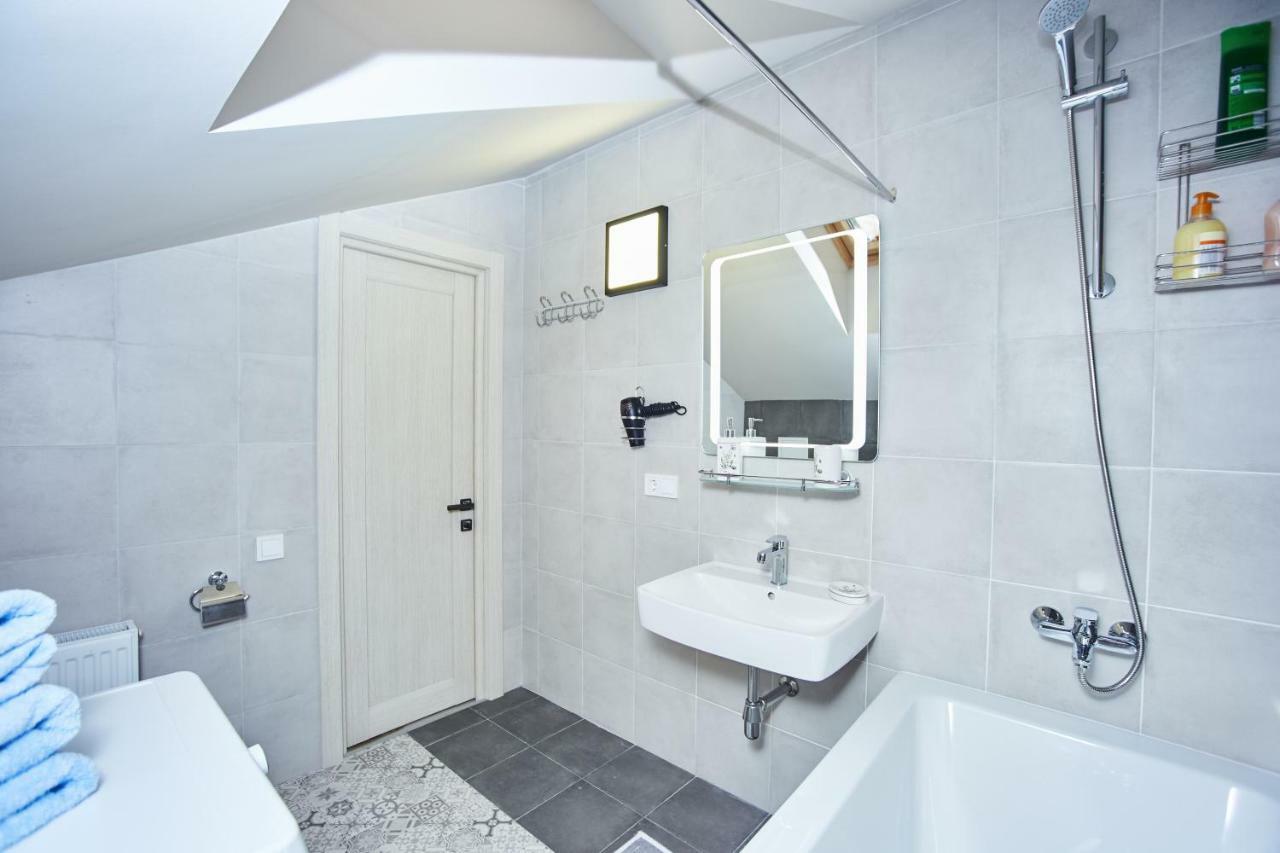Luxury Apartment In The Heart Odesa Exterior foto